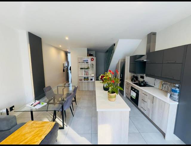 2 BEDROOM TOWNHOUSE FOR SALE IN MENLO PARK